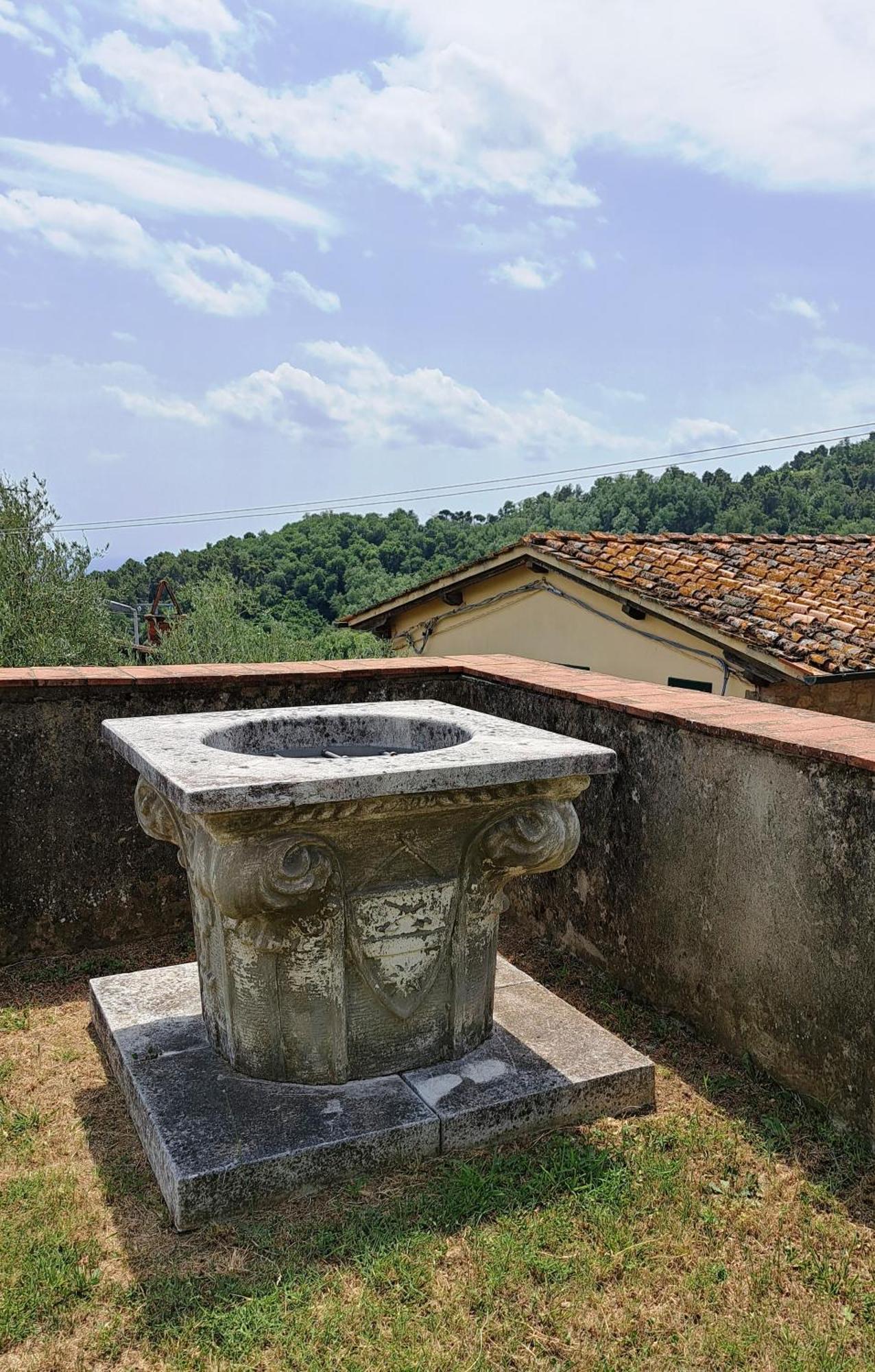 Villa Castel Del Monte Pescia Exteriör bild